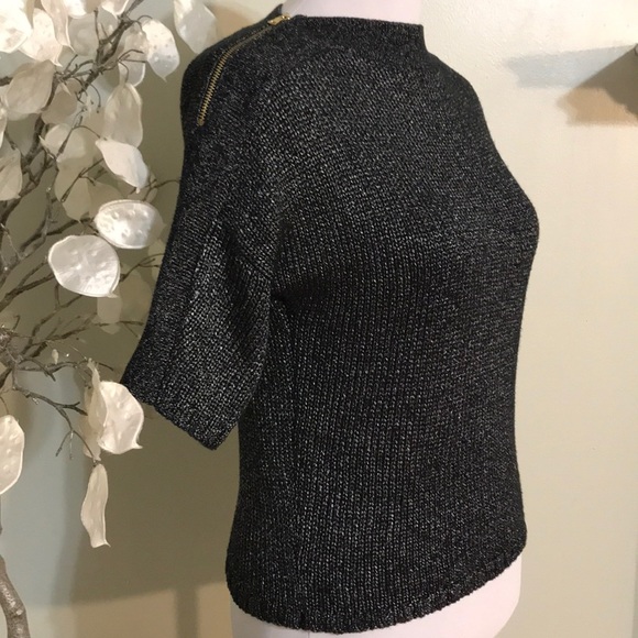 GAP Sweaters - GAP CLASSY SHORT SLEEVES SWEATER